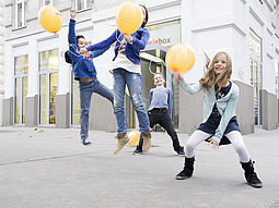 bezirksjugendsingen springende Kinder