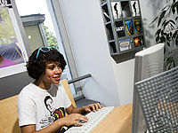 Medienpaedagogik Mädchen am Computer