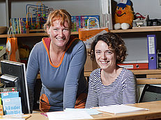 Wir informieren euch gerne! kinderinfo-Mitarbeiterinnen im Pult
