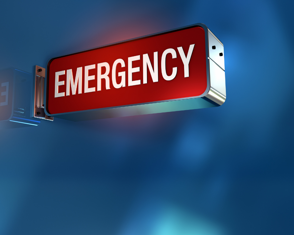 Ein rotes Schild auf dem "Emergency" steht