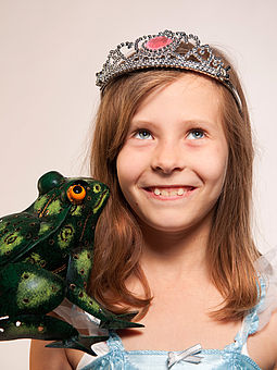Ein als Prinzessin verkleidetes Mädchen