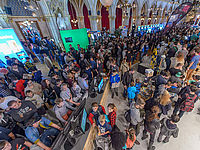 Besucher_innen der Game City im Wiener Rathaus