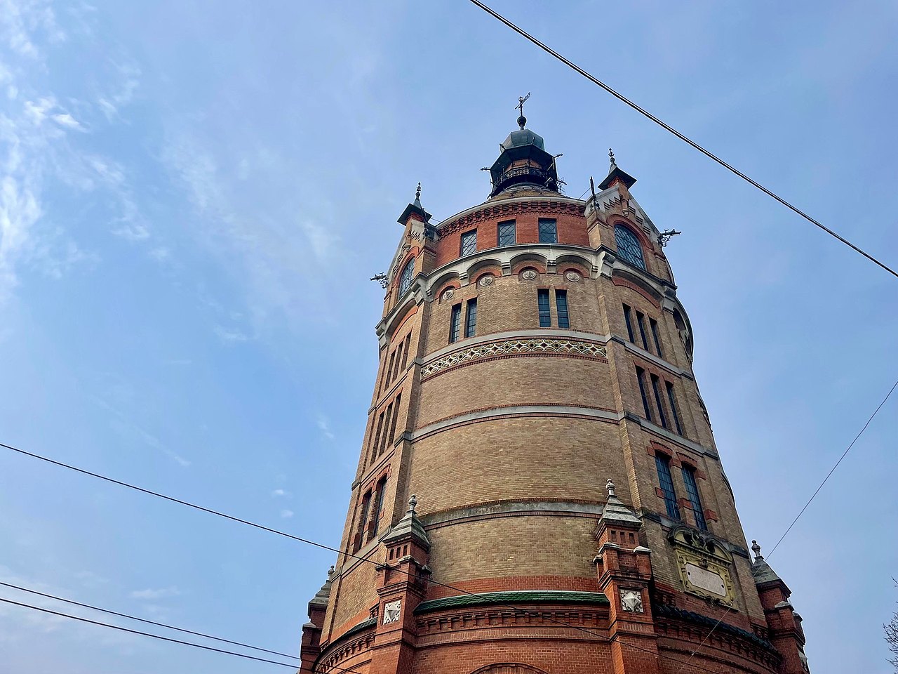 Wasserturm Favoriten Blick von unten den Wasserturm hinauf