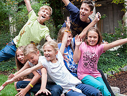 Kindergruppe im Park