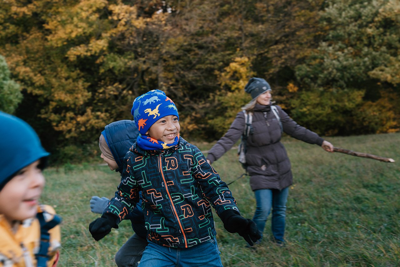 Kinderaktiv und Umweltspürnasen - Naturforschen als Erlebnis Kinder in warmen draußen