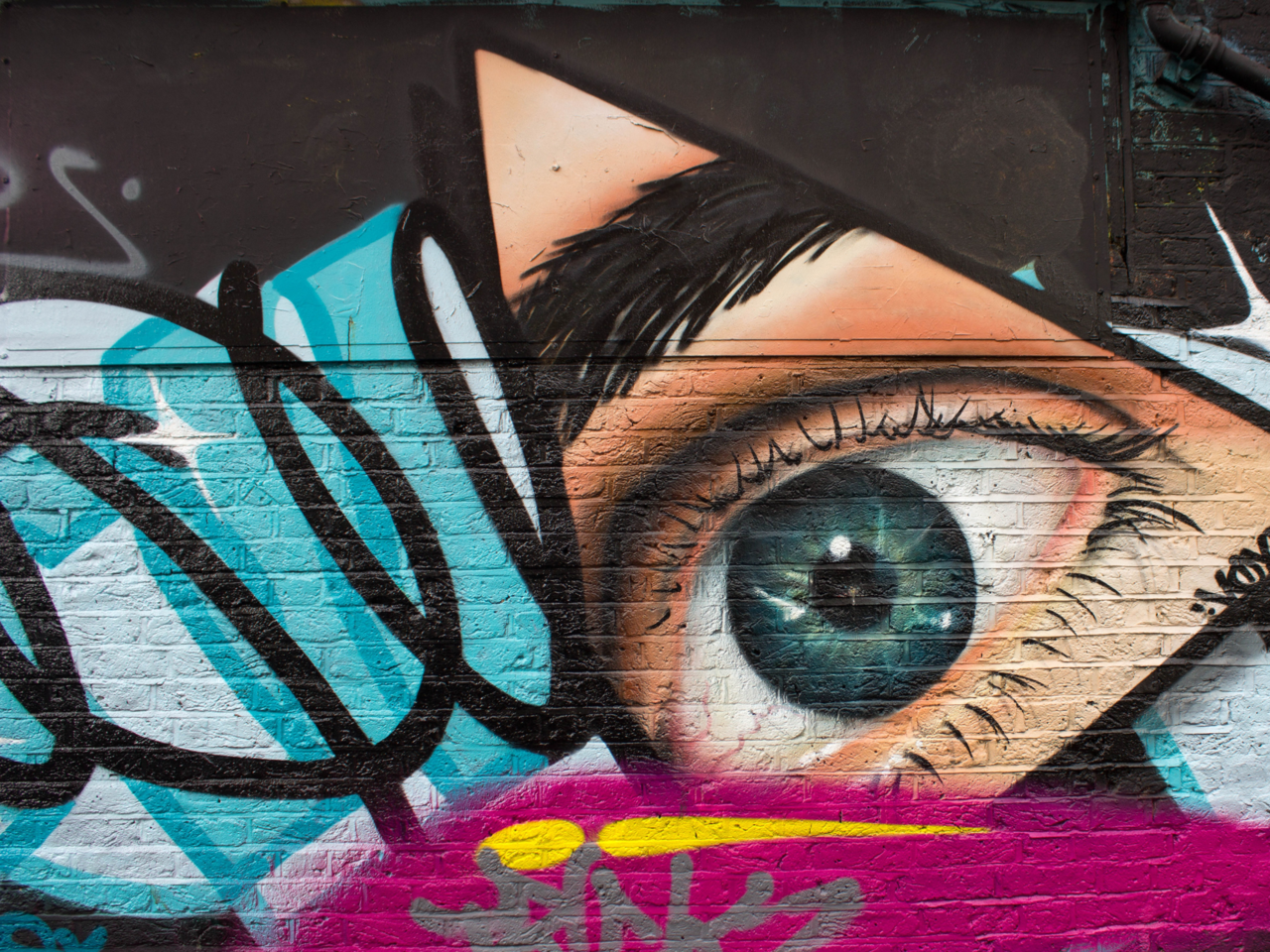 Graffiti auf einer Wand mit einem Auge