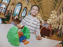 Kind im Rathaus