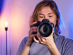 Jugendliche mit Fotokamera
