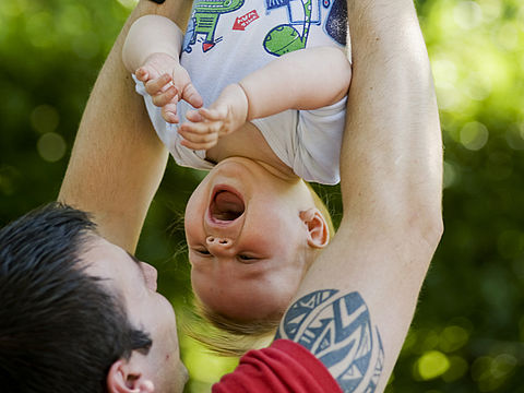 Eltern-Kind-Turnen Papa sein, Papa werden, Vaterkarenz, Papamonat, Vater und Kind Aktionen, Vater und Kind Beziehung, Unternehmungen für Väter mit Kinder, Papa sein, Rat und Hilfe für werdende Väter werdender Papa, werde Papa, Geburt, Geburtsvorbereitungen für Väter