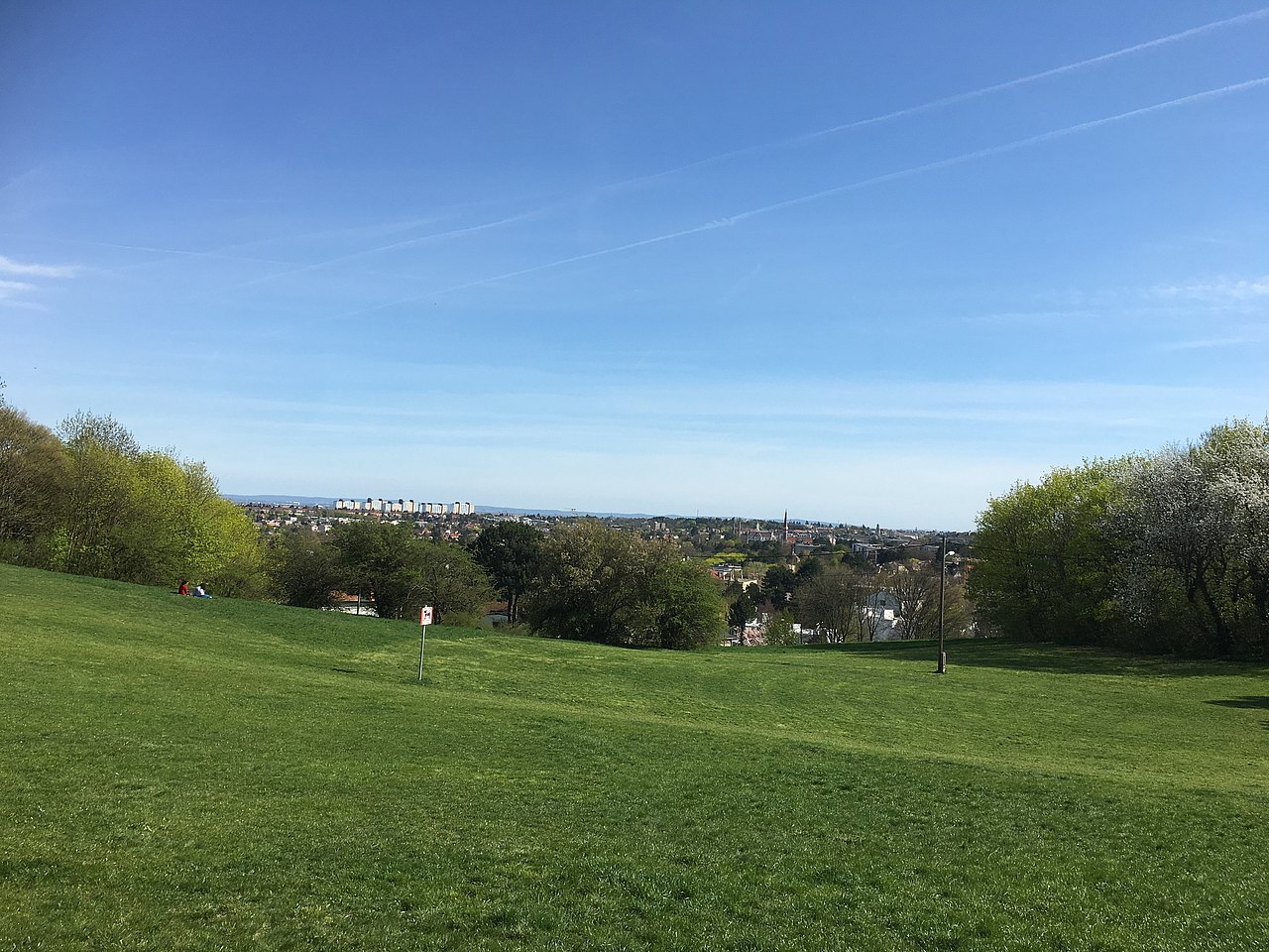 Roter Berg West Blick von Wiese auf Wien