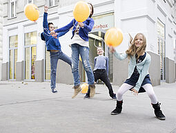 bezirksjugendsingen springende Kinder