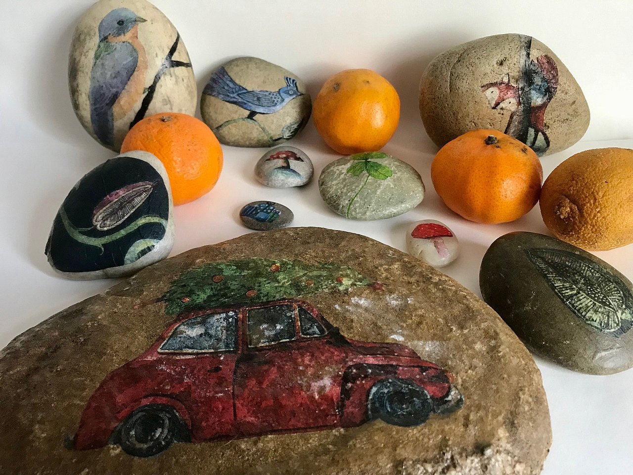 Dekorierte Steine Steine mit Servietten verziert