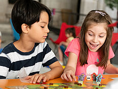 Kinder beim Spielen Kinder beim Spielen