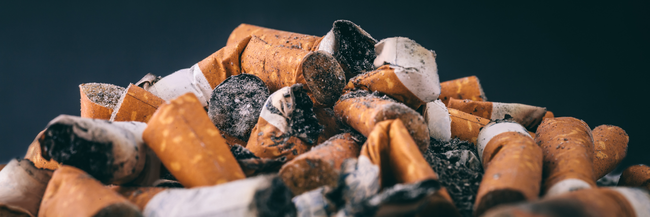 Ein Haufen Zigarettenstummel
