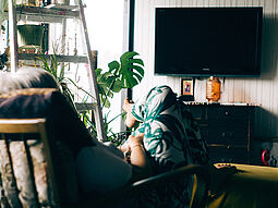 Mädchen im Wohnzimmer