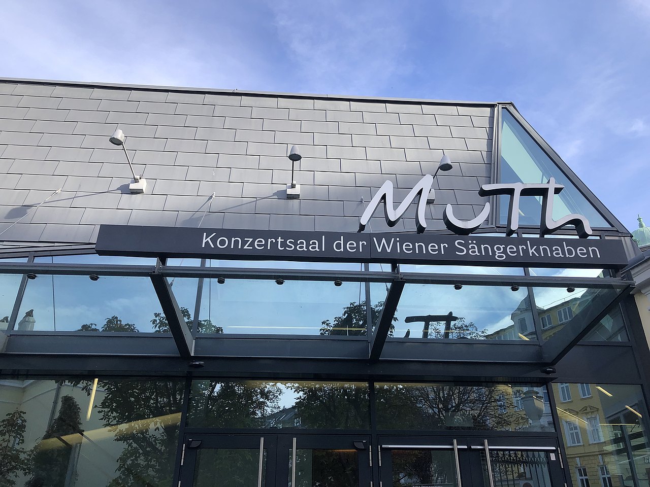 MuTh Blick auf Gebäude MuTh