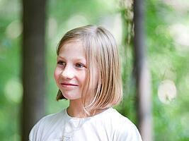 Mädchen im Wald