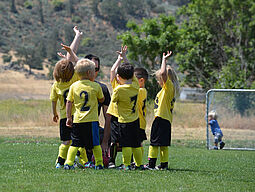 Kinder im Sporttrikot Sportverein