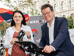 Akku Rad Grätzloase 2 Personen auf Standfahrrad