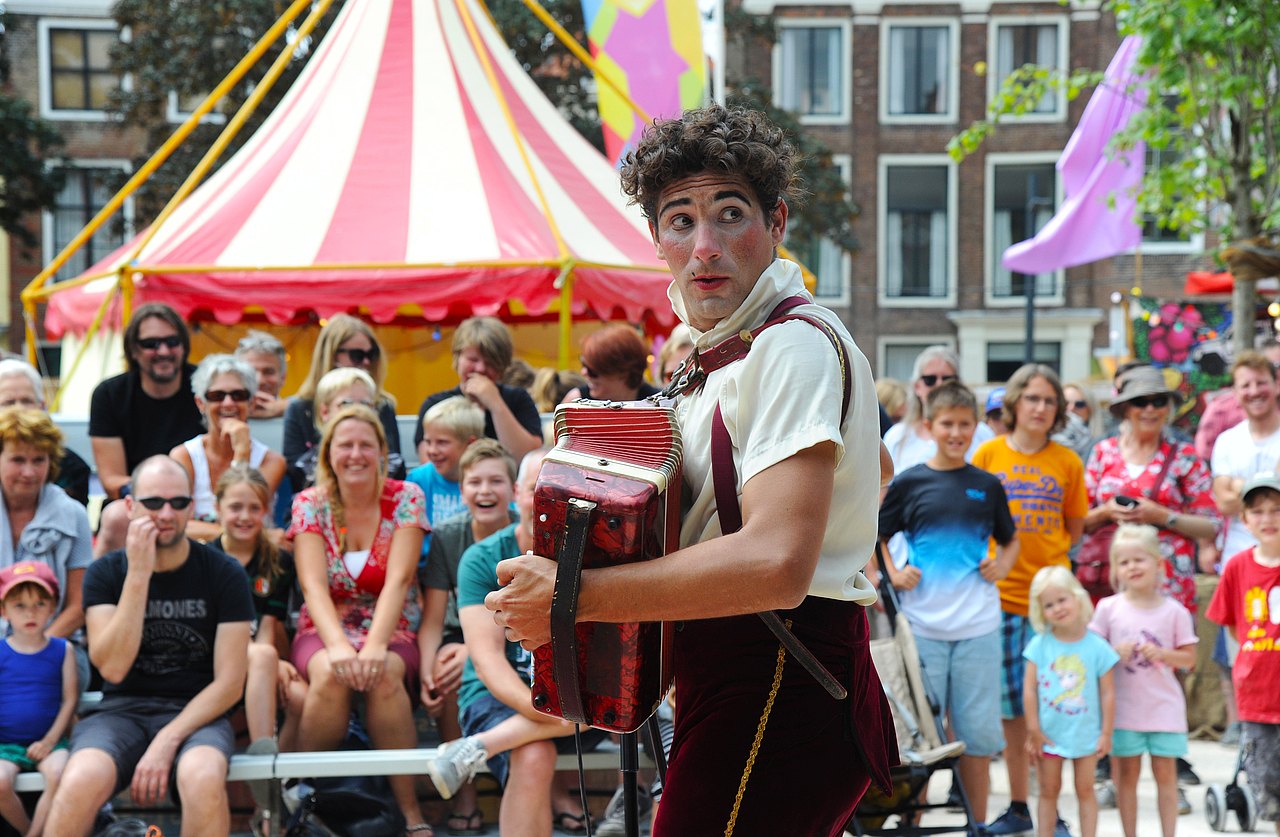 Clown Tony Fratello Clown Tony Fratello unterhält das Publikum