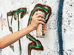 Ein Graffiti entsteht. 