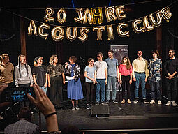 Teilnehmer_innen vom Acousticclub anlässlich 20 Jahr-Feier