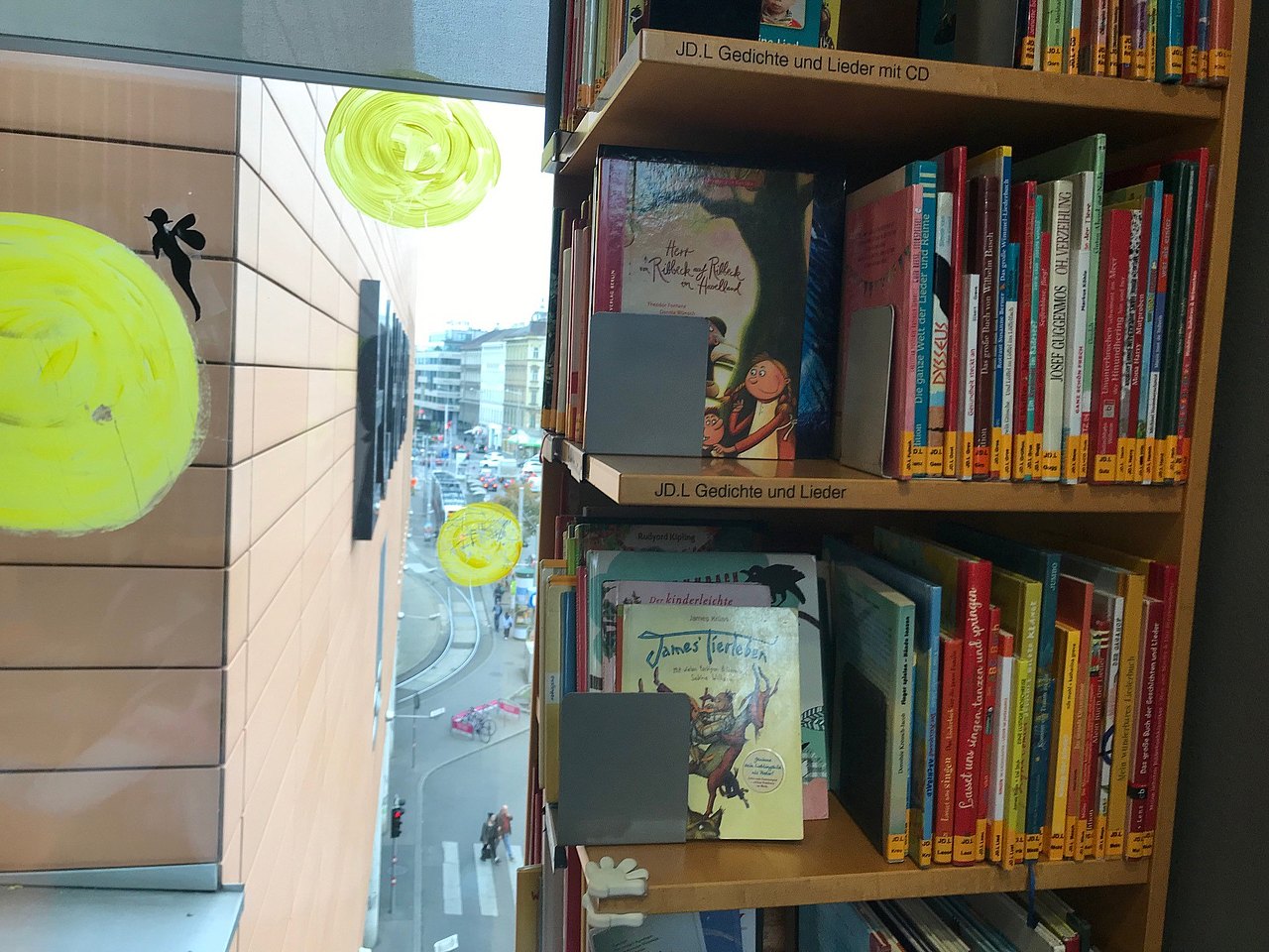 Hauptbücherei Wien Kinderbücherregal