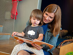 Lesen Mutter und Kind Lesen Mutter und Kind