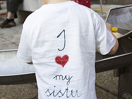 Kleinkind mit T-Shirt: I love my sister