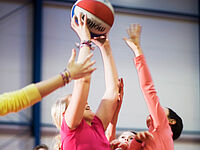 Sport_4 Kinder mit Ball
