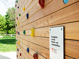 Kletterwand Bild von der Kletterwand im Aupark.