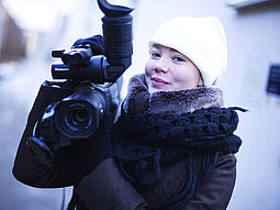 wienxtra 76 Junges Mädchen mit Kamera