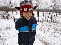 Kind mit Haube im Winter