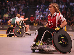 Sport mit dem Rollsthuhl Action mit Peers