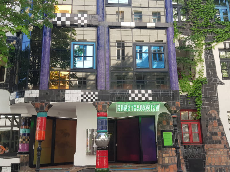 Außenansicht KunstHausWien Außenansicht vom KunstHausWien - Museum Hundertwasser