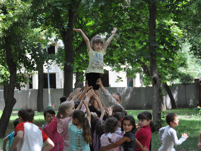 Kindergruppe beim Tanzen