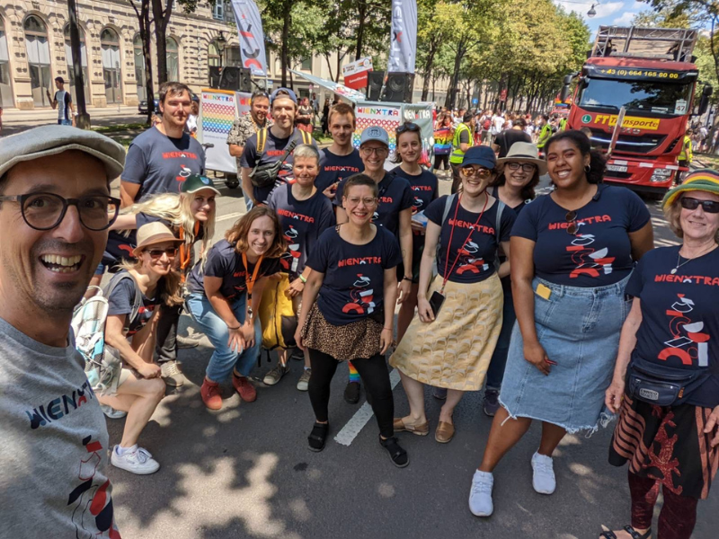 Das WIENXTRA-Team bei der Vienna-Pride-Parade 2022