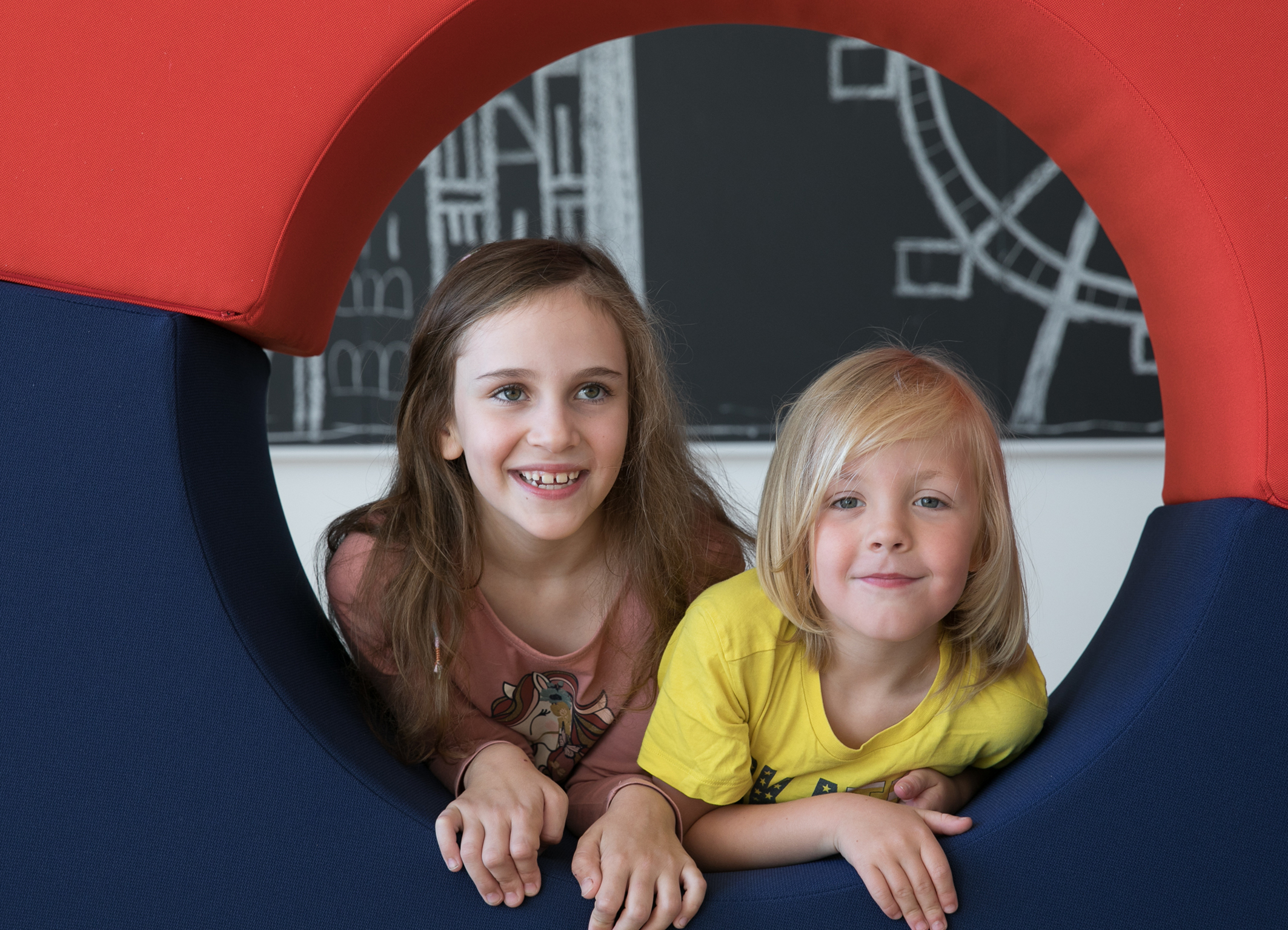Eröffnungsfest in der Stadtbox spielende Kinder